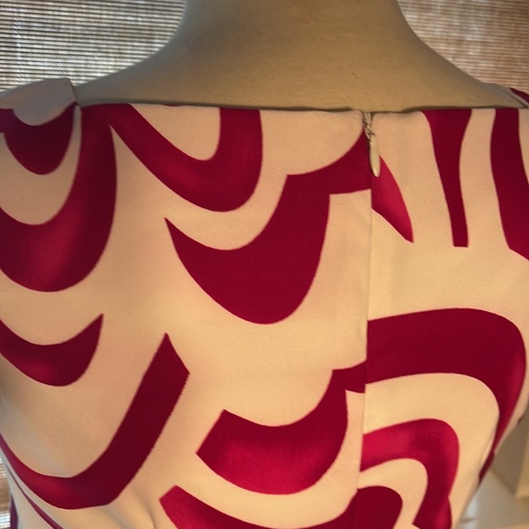 EUC Size 6 beautiful spring dress in fuchsia and white. - Picture 4 of 8